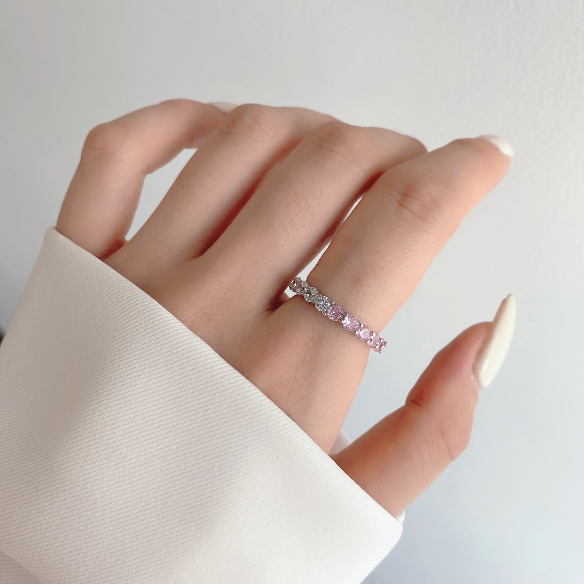 [Love's Uplift]Sparkling Round Cut Tennis Ring
