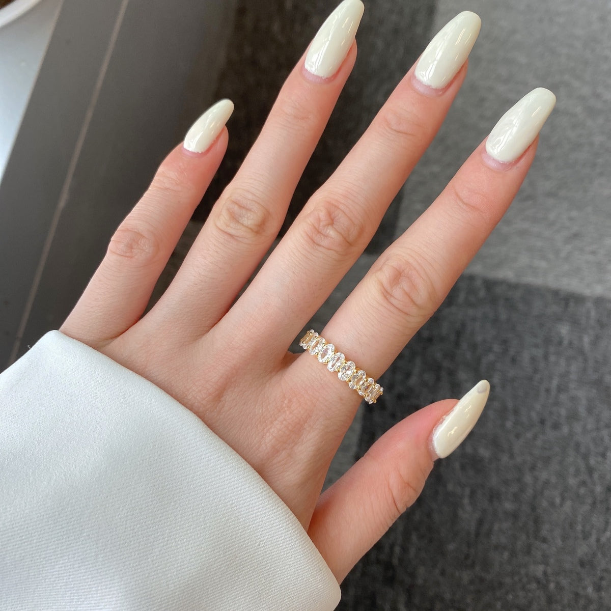 [Love's Uplift]Ornate Oval Cut Tennis Ring