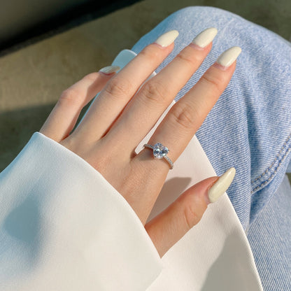 [Love's Uplift]2.0 Carat Dazzling Lustrous Heart Cut Lover Ring