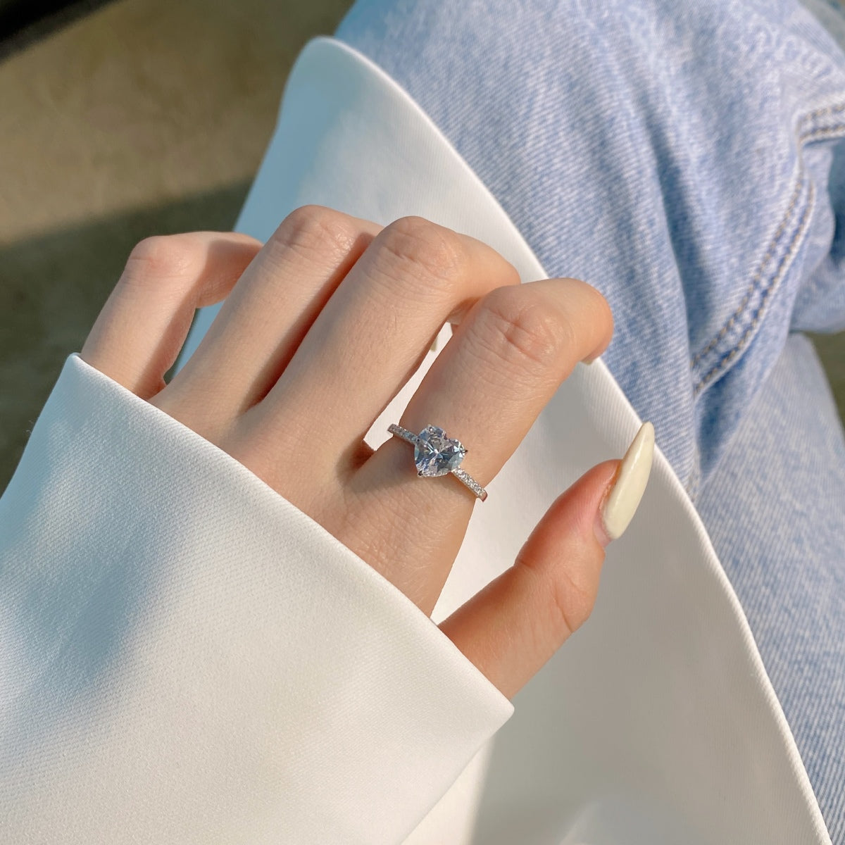 [Love's Uplift]2.0 Carat Dazzling Lustrous Heart Cut Lover Ring
