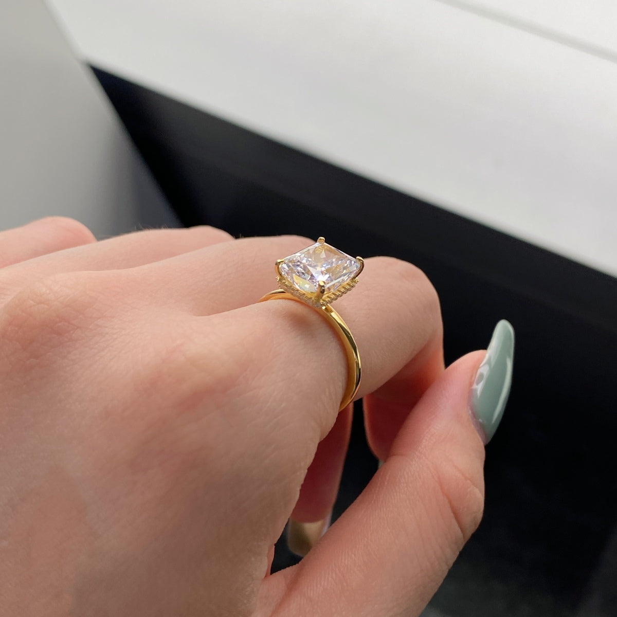 [Love's Uplift]4.0 Carat Ornate Enchanting Radiand Cut Banquet Ring