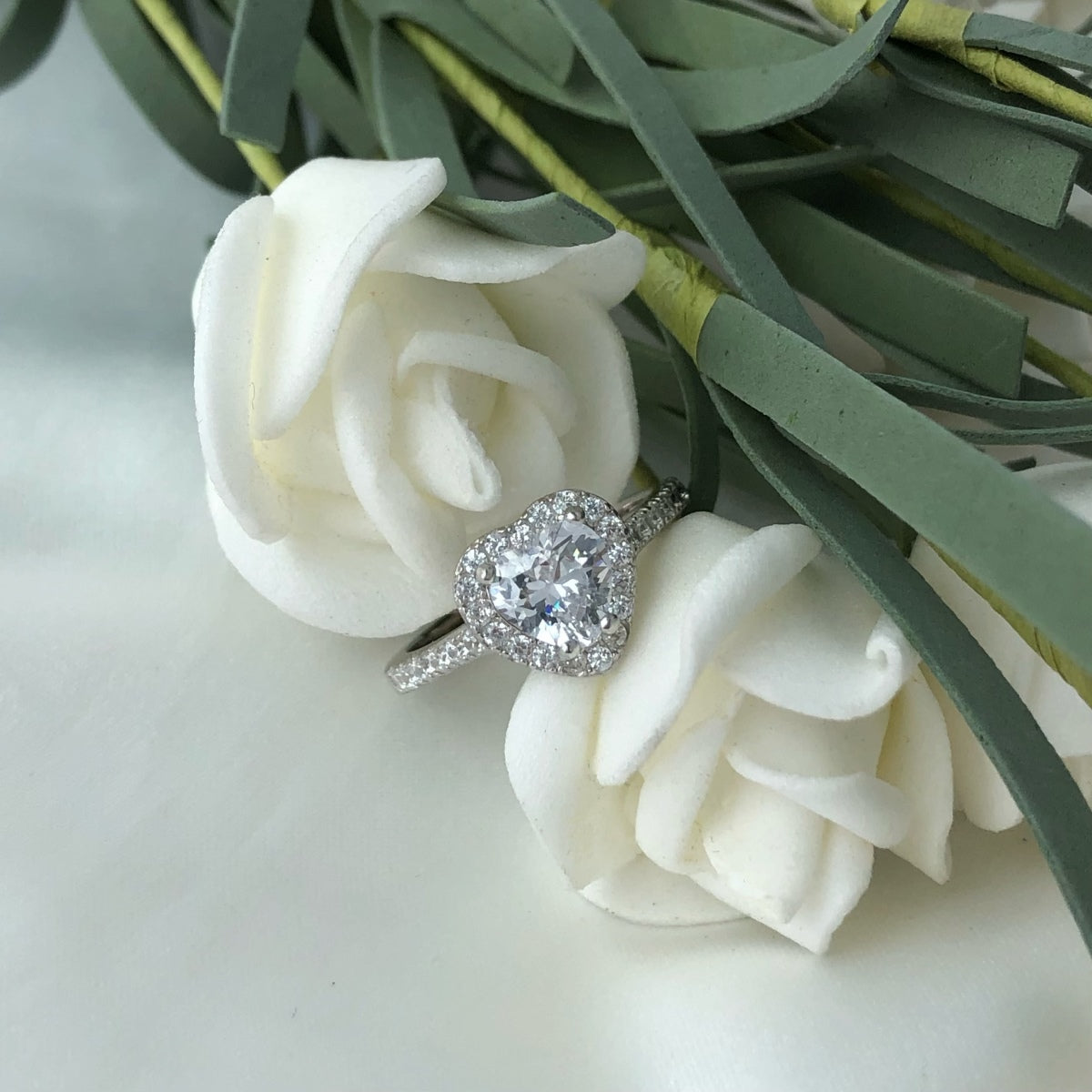 [Love's Uplift]Eternity Splashy Romantic Heart Shape Lover Ring