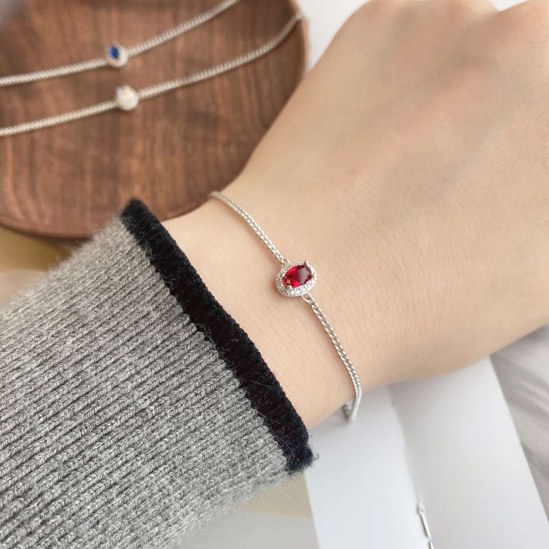 [Love's Uplift]Exquisite Oval Shape Bracelet
