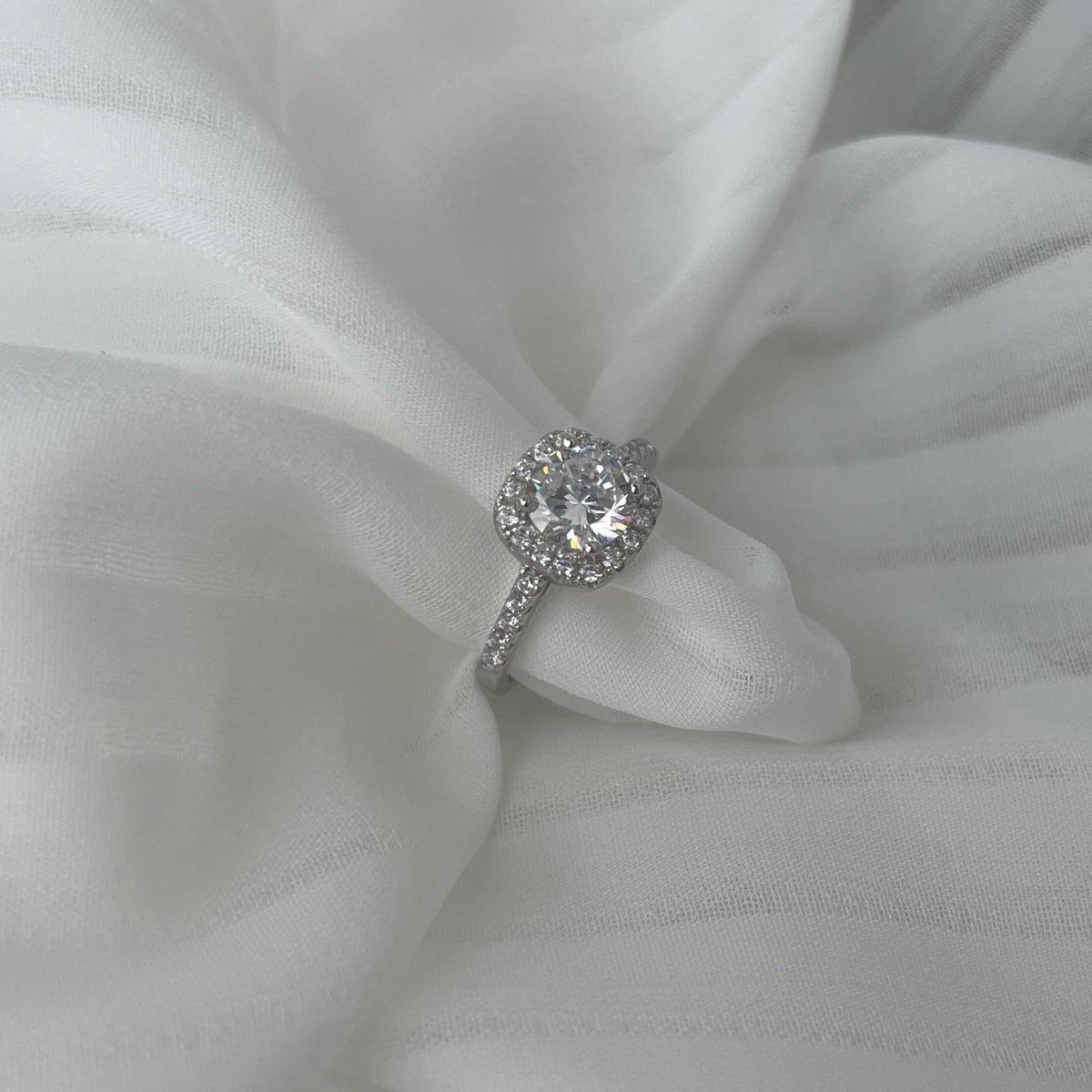 [Love's Uplift]Dazzling Resplendent Round Cut Wedding Ring