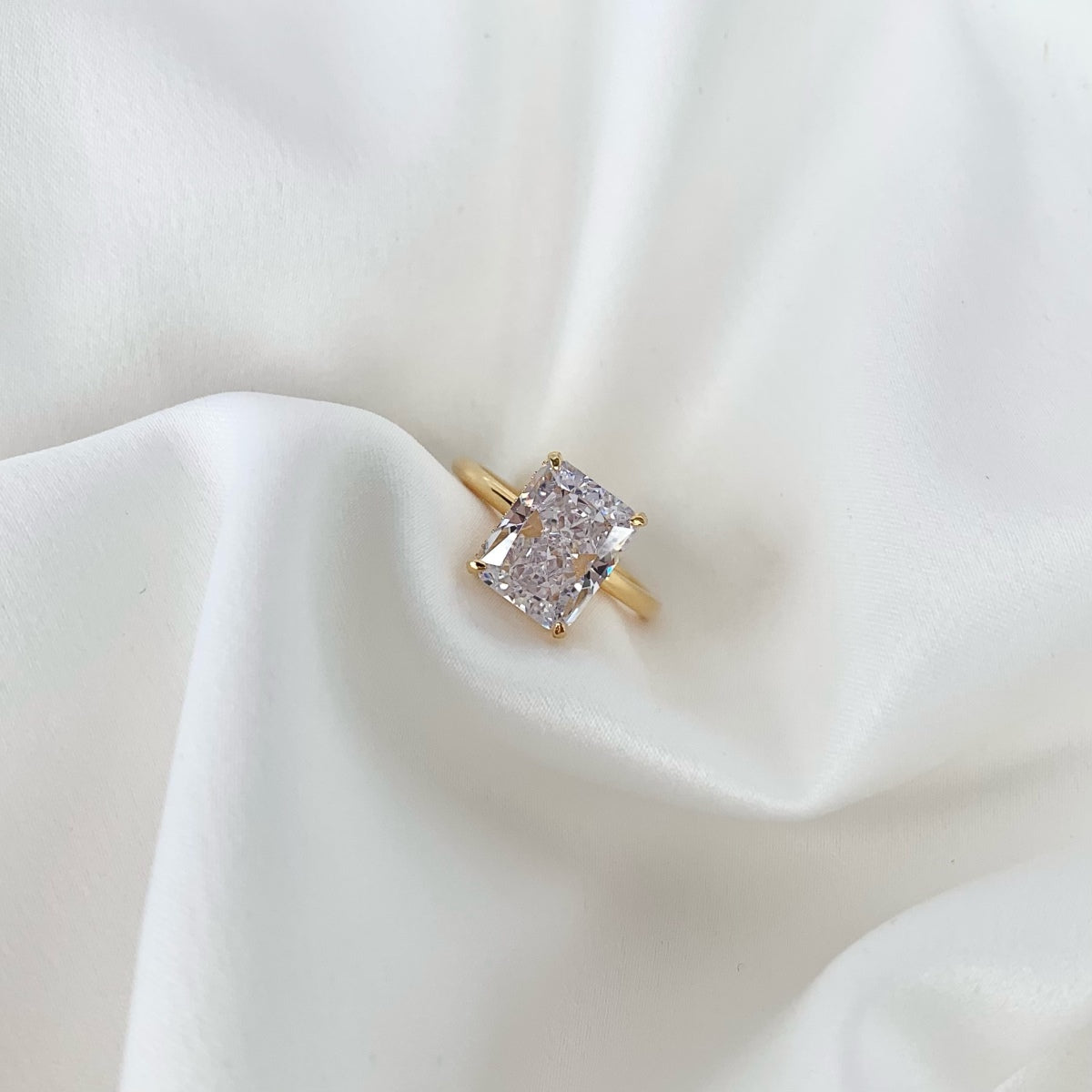 [Love's Uplift]4.0 Carat Ornate Enchanting Radiand Cut Banquet Ring
