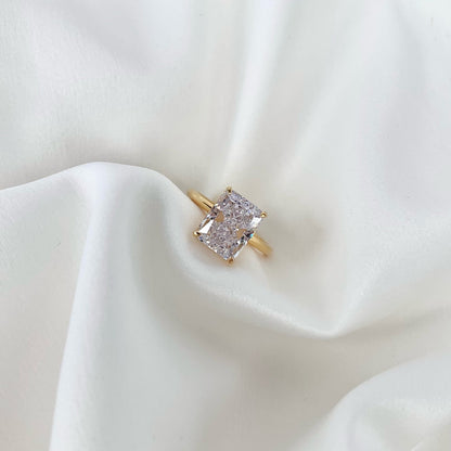 [Love's Uplift]4.0 Carat Ornate Enchanting Radiand Cut Banquet Ring