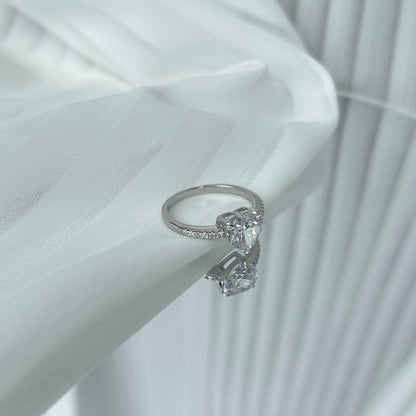 [Love's Uplift]2.0 Carat Dazzling Lustrous Heart Cut Lover Ring