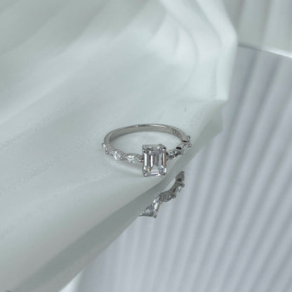[Love's Uplift]1.0 Carat Dainty Resplendent Radiant Cut Daily Ring