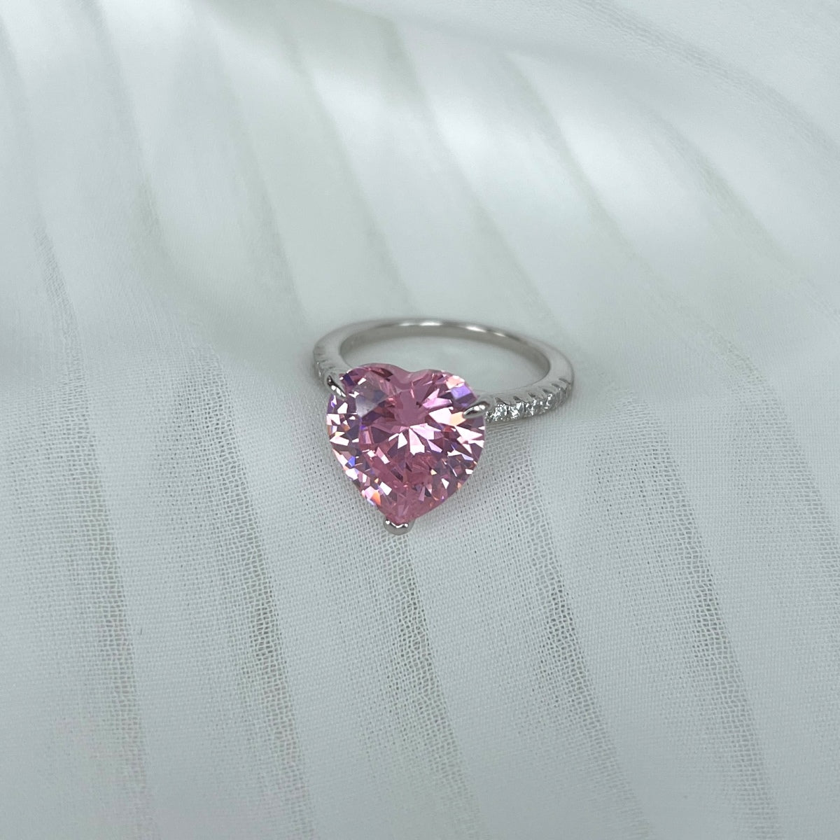 [Love's Uplift]6.0 Carat Luxurious Sparkling Romantic Heart Cut Lover Ring
