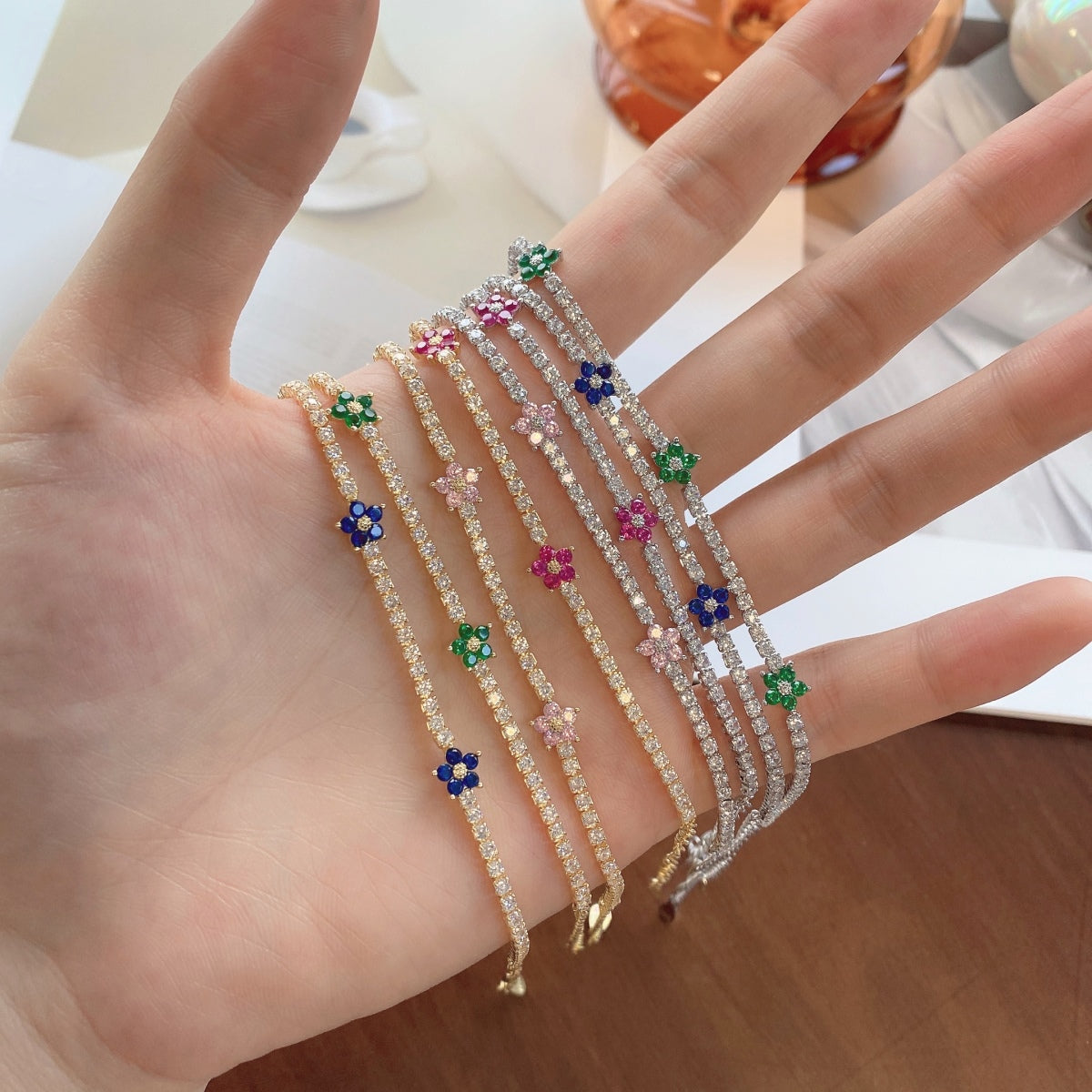 [Love's Uplift]Sparkling Flower Shape Tennis Bracelet