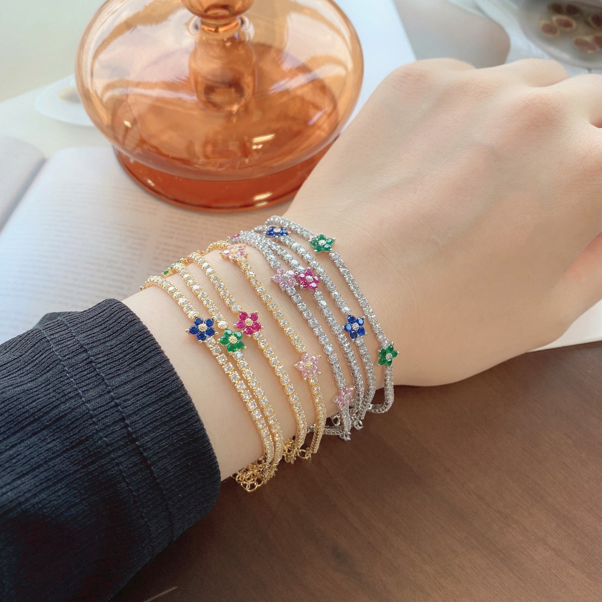 [Love's Uplift]Sparkling Flower Shape Tennis Bracelet