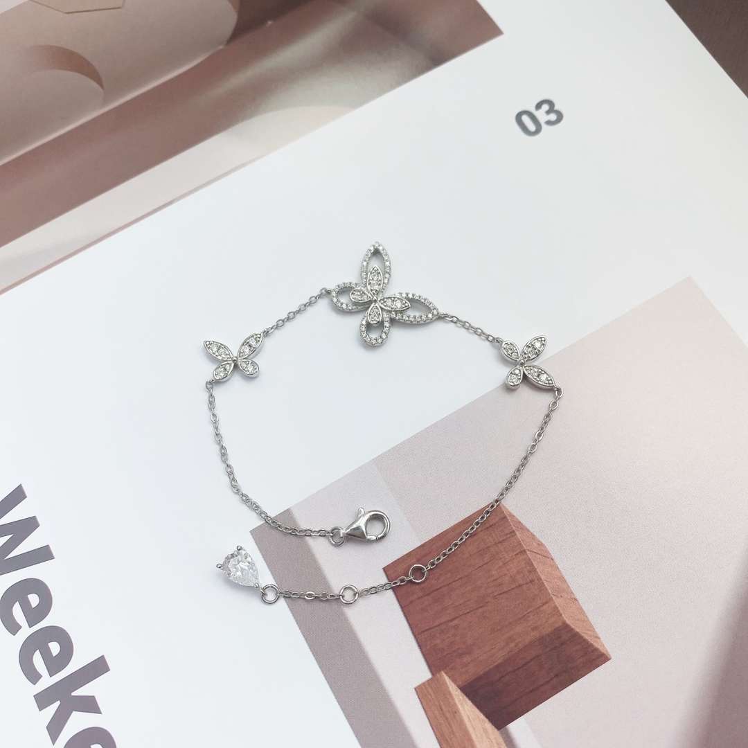 [Love's Uplift]Delicate Butterfly Pendant Bracelet
