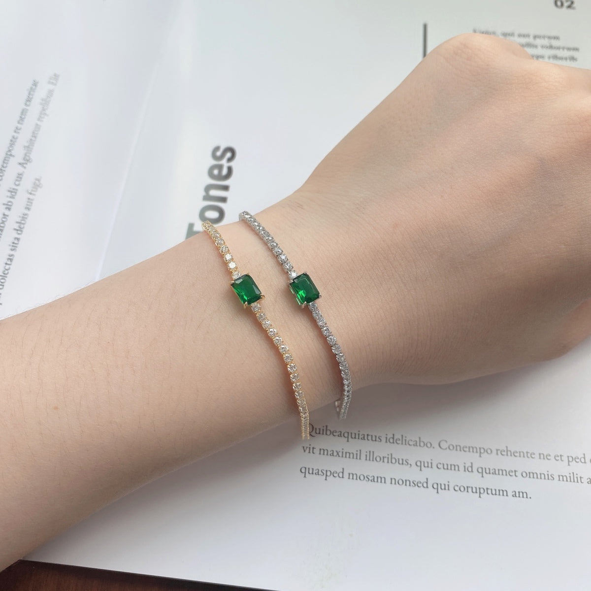 [Love's Uplift]1.0 Carat Unique Emerald Cut Banquet Bracelet