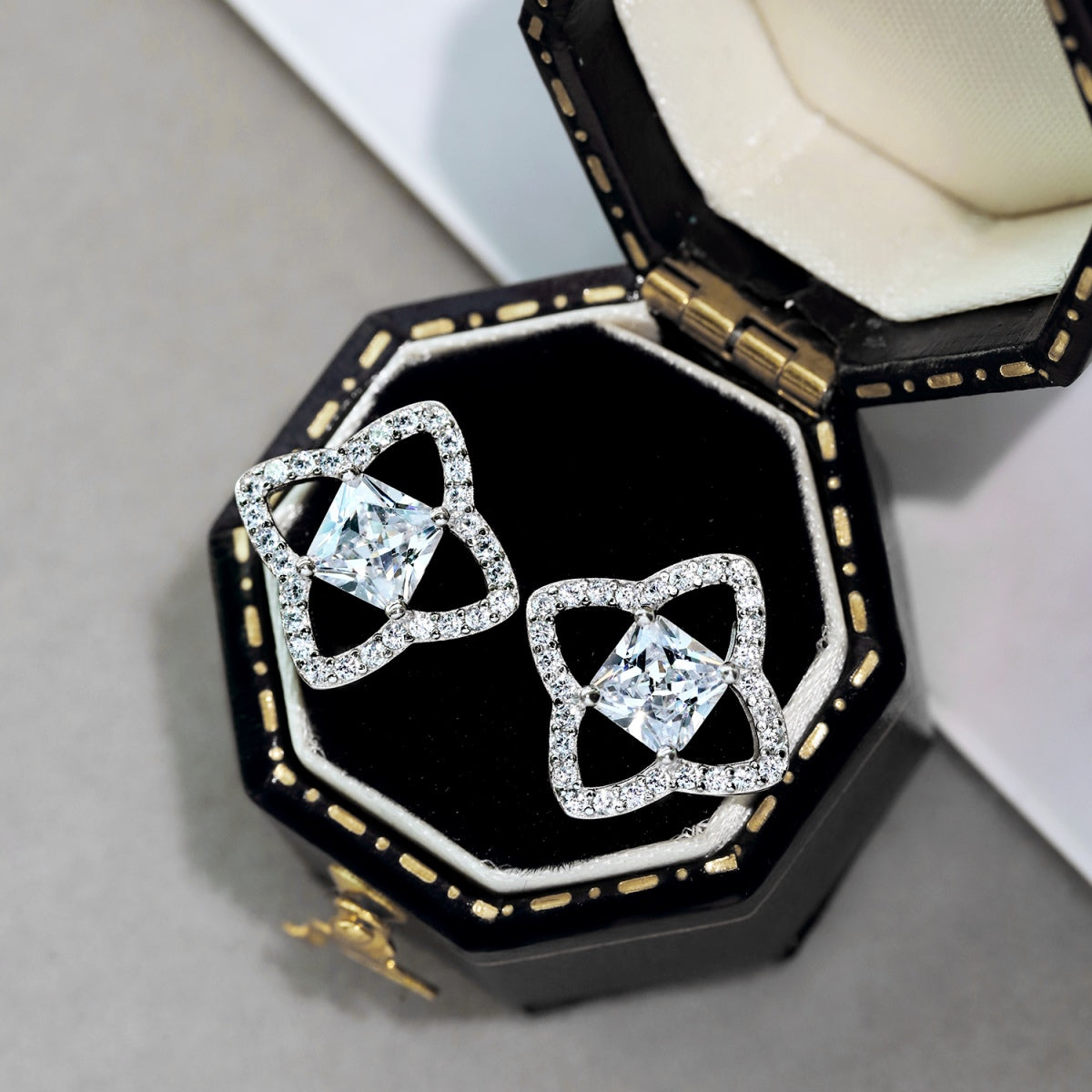 [Love's Uplift]Elegant Star Shape Princess Cut Daily Earrings
