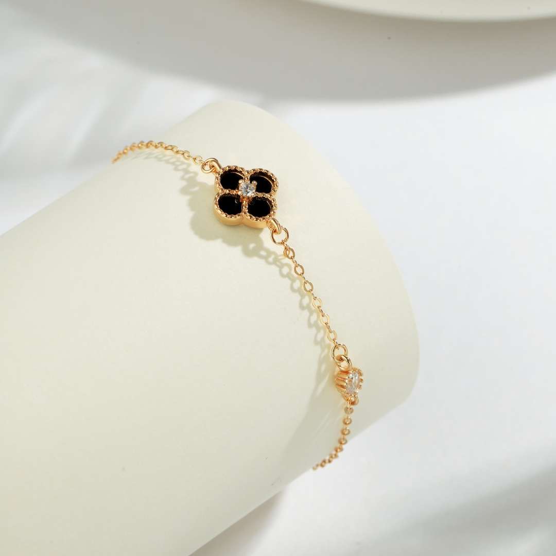 [Love's Uplift]Delicate Four Leaf Clover Bracelet