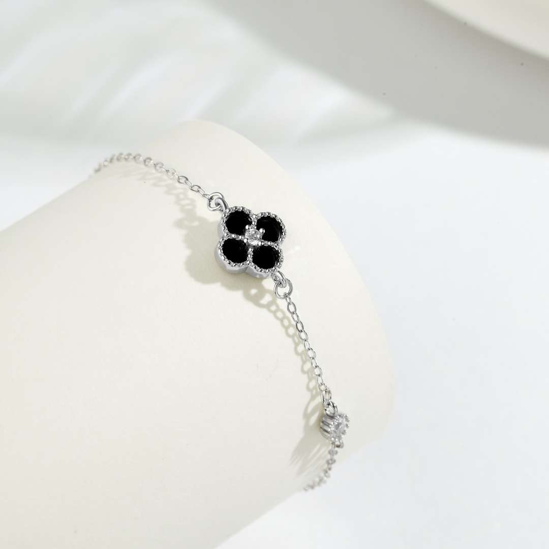 [Love's Uplift]Delicate Four Leaf Clover Bracelet