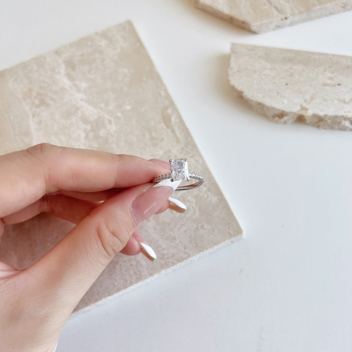 [Love's Uplift]2.0 Carat Dazzling Sparkling Radiant Cut Party Ring