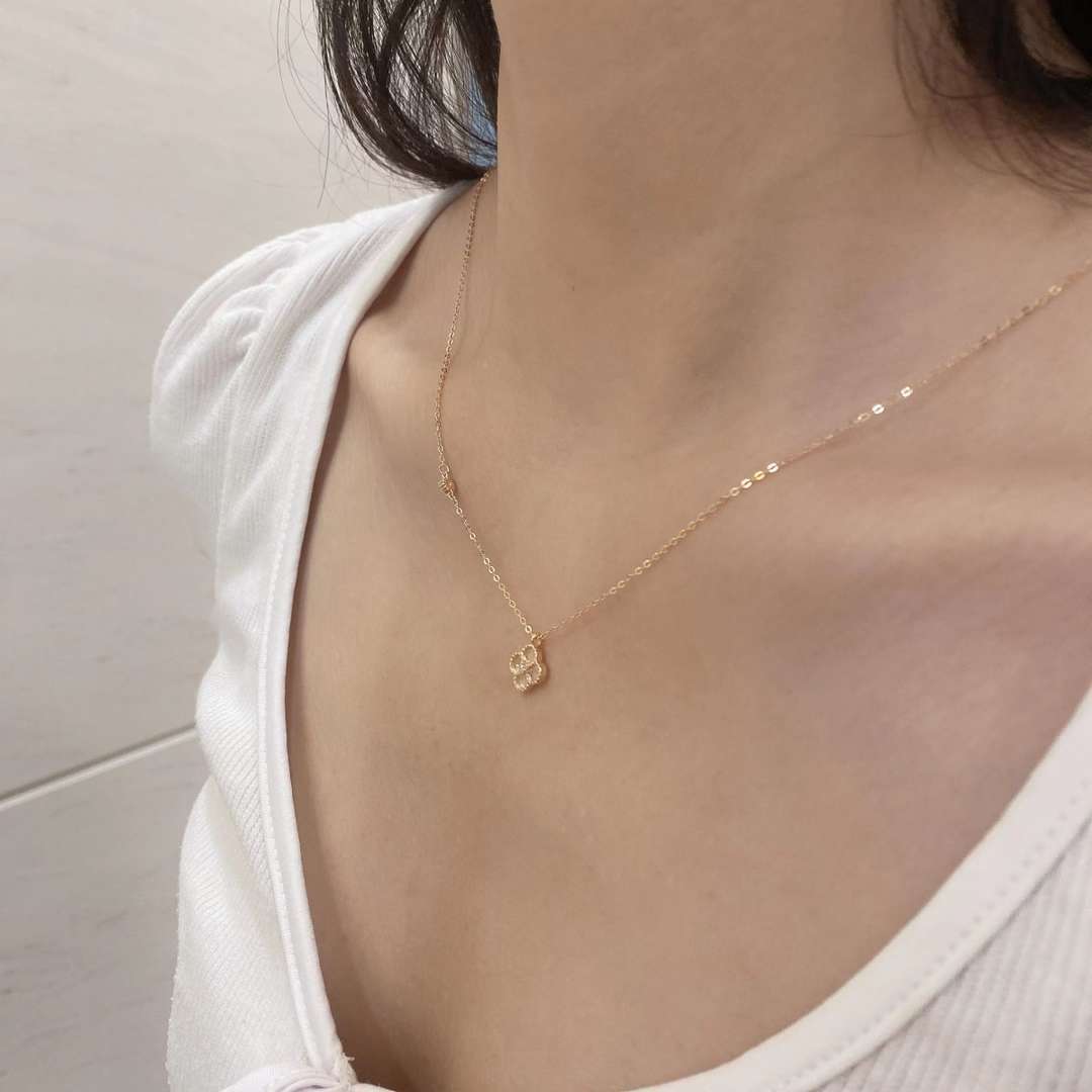 [Love's Uplift]Delicate Flower Shape Necklace