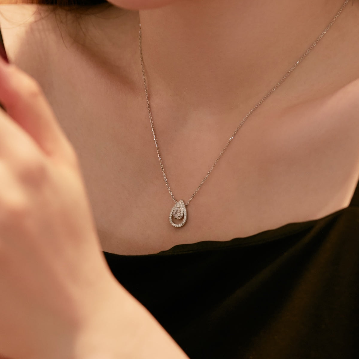 [Love's Uplift]Sparkling Pear Cut Necklace