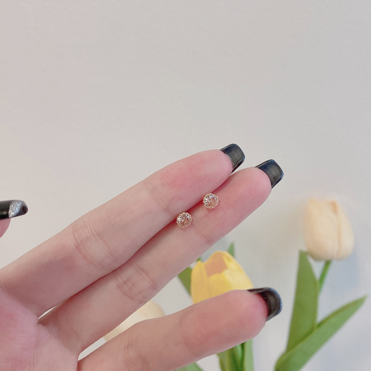 [Love's Uplift]Sparkling Colorful Round Shape Earrings