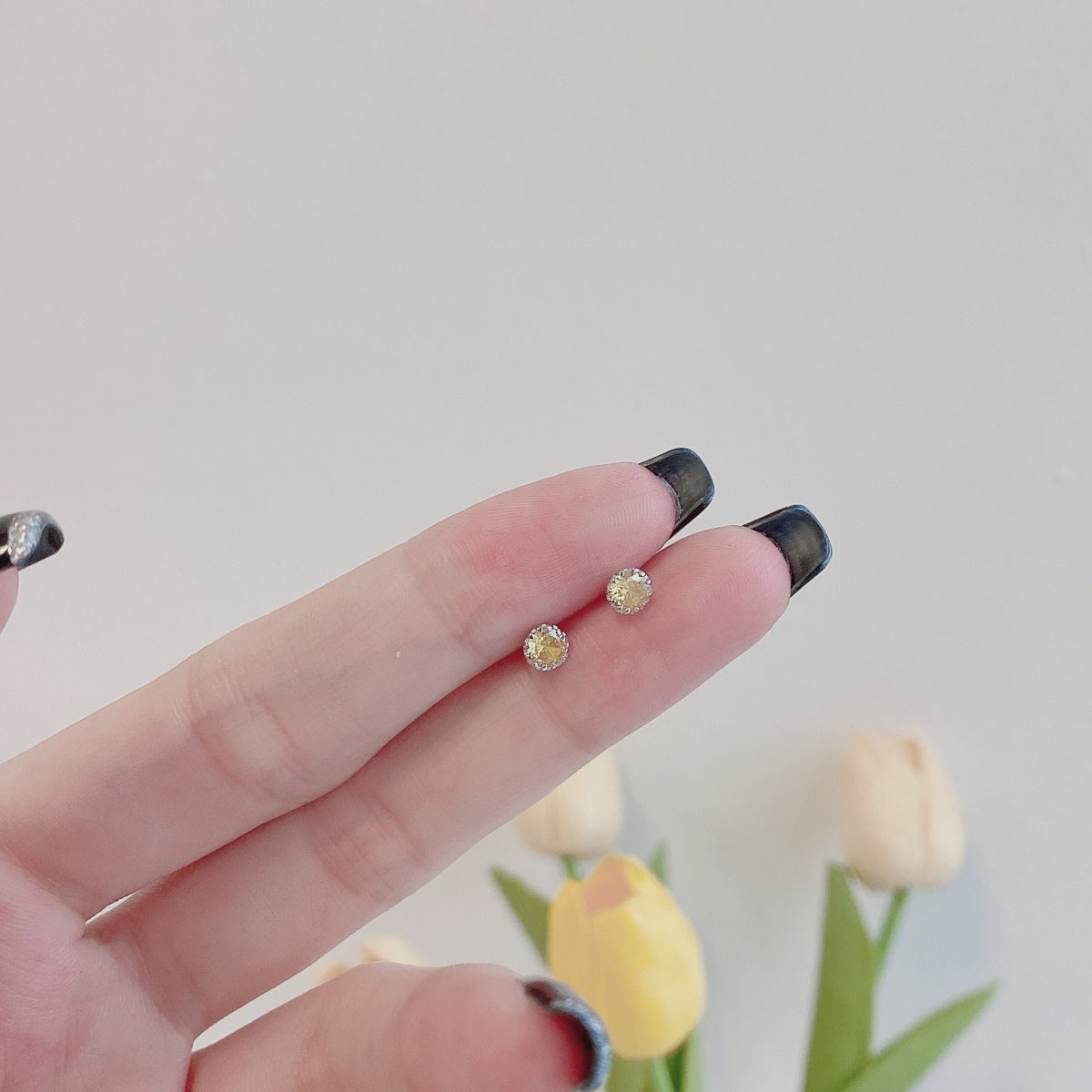 [Love's Uplift]Sparkling Colorful Round Shape Earrings