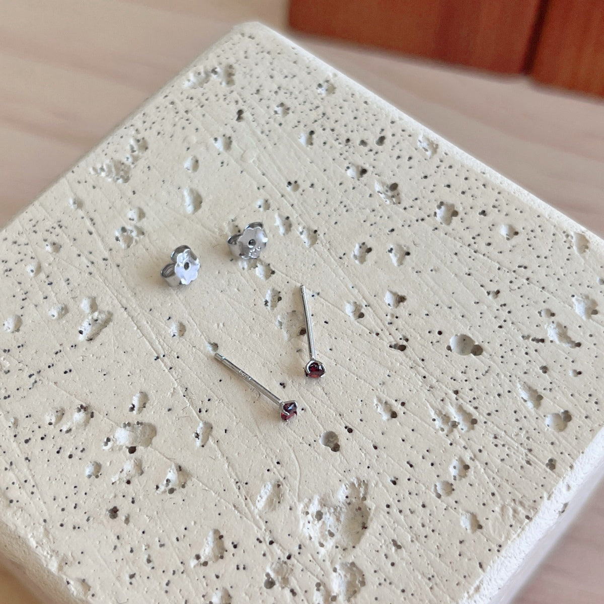 [Love's Uplift]Delicate Solitaire Earrings
