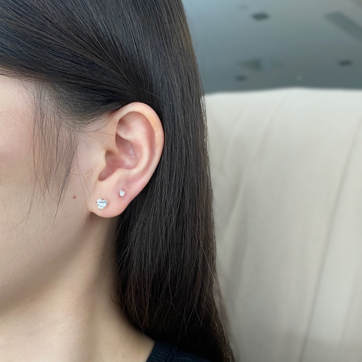 [Love's Uplift]Sparkling Heart Shaped Simple Earrings
