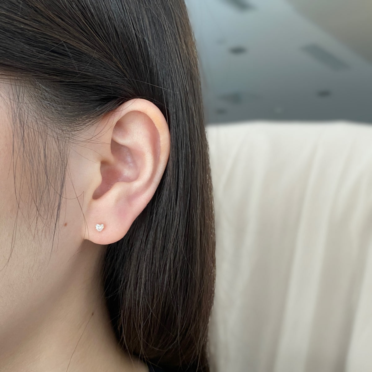 [Love's Uplift]Sparkling Heart Shaped Simple Earrings