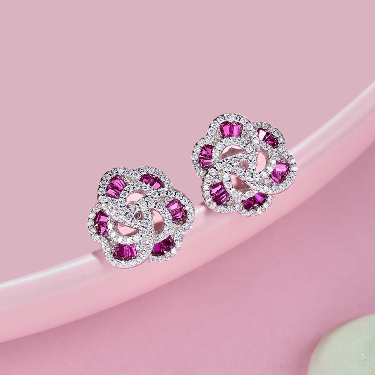 [Love's Uplift]Exquisite Flower Shape Daily Earrings