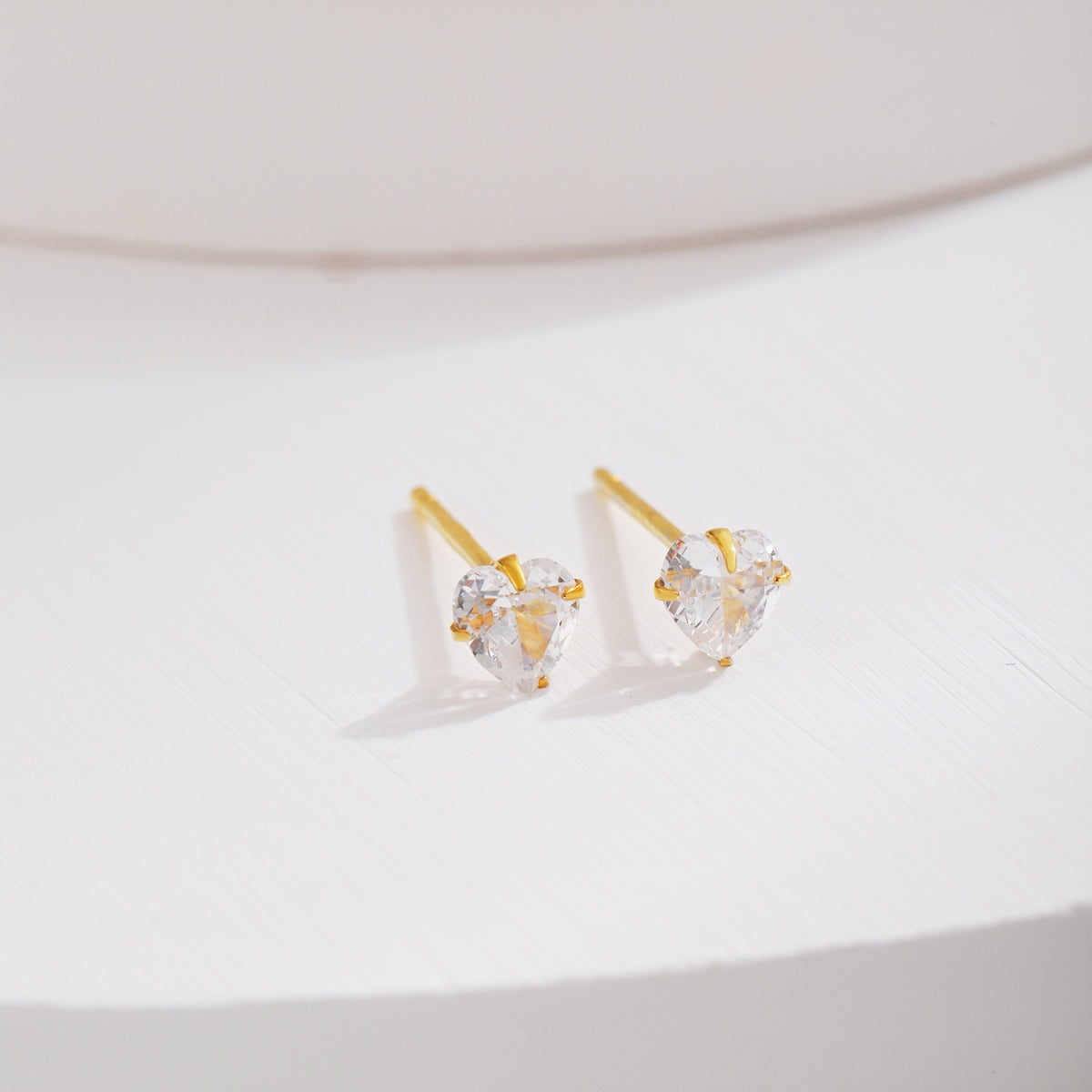 [Love's Uplift]Sparkling Heart Shaped Simple Earrings