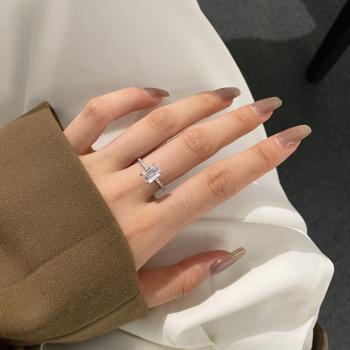 [Love's Uplift]2.0 Carat Scintillating Ornate Radiant Cut Party Ring