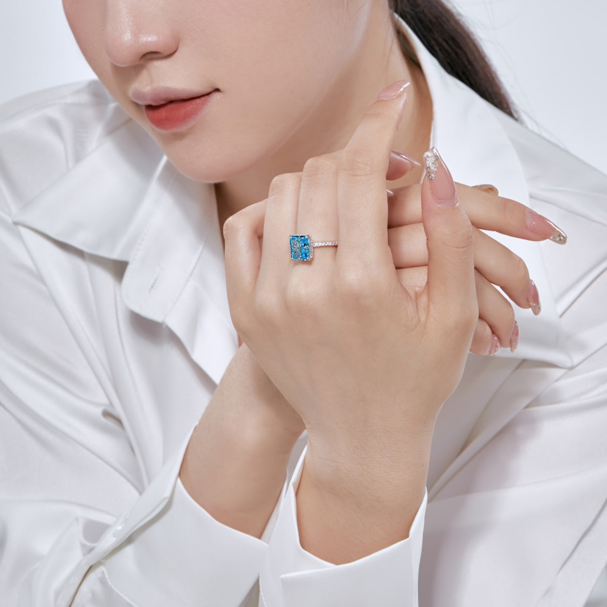 [Love's Uplift]4.0 Carat Luxurious Engagement Ring