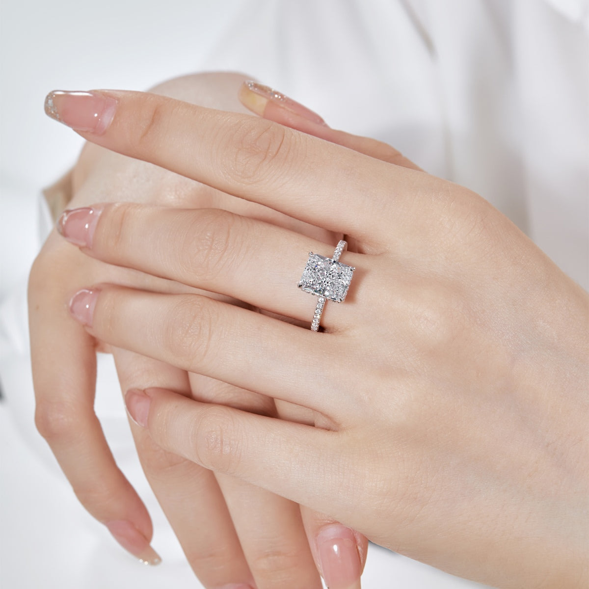[Love's Uplift]4.0 Carat Luxurious Engagement Ring