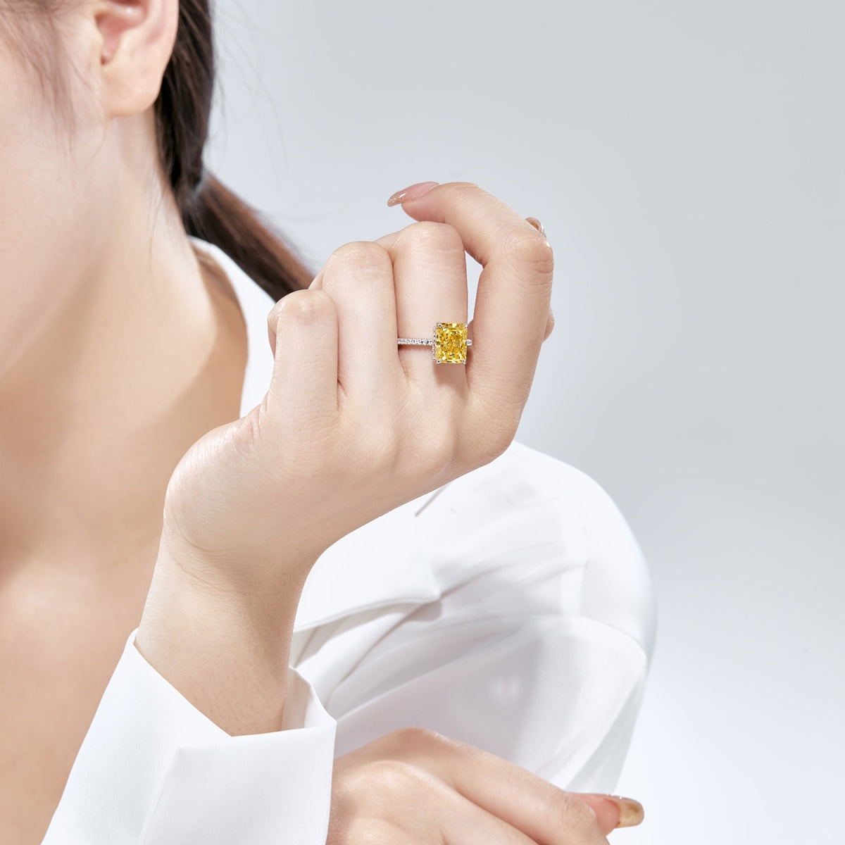 [Love's Uplift]4.0 Carat Luxurious Engagement Ring