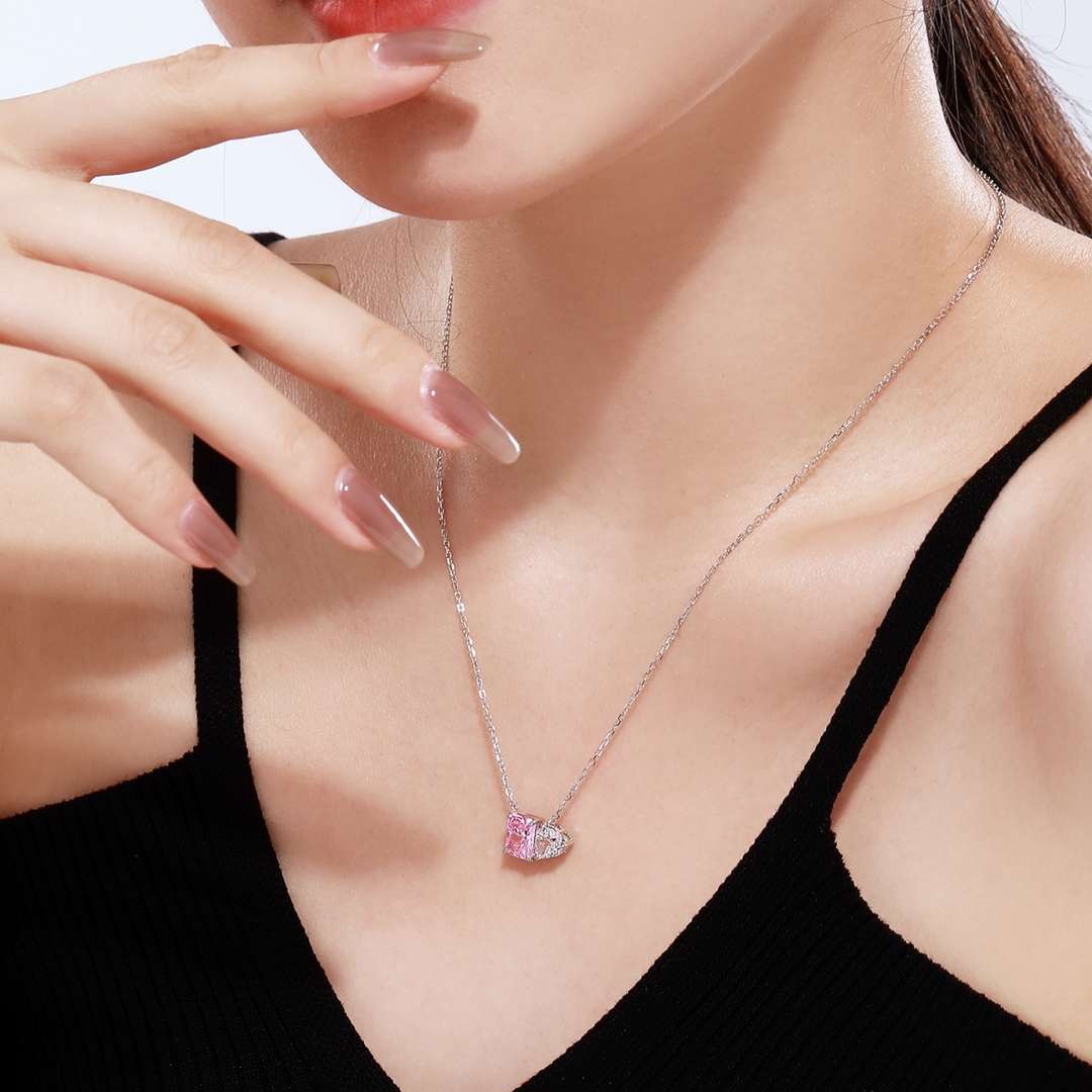 [Love's Uplift]Dazzling Square & Heart Shape Necklace