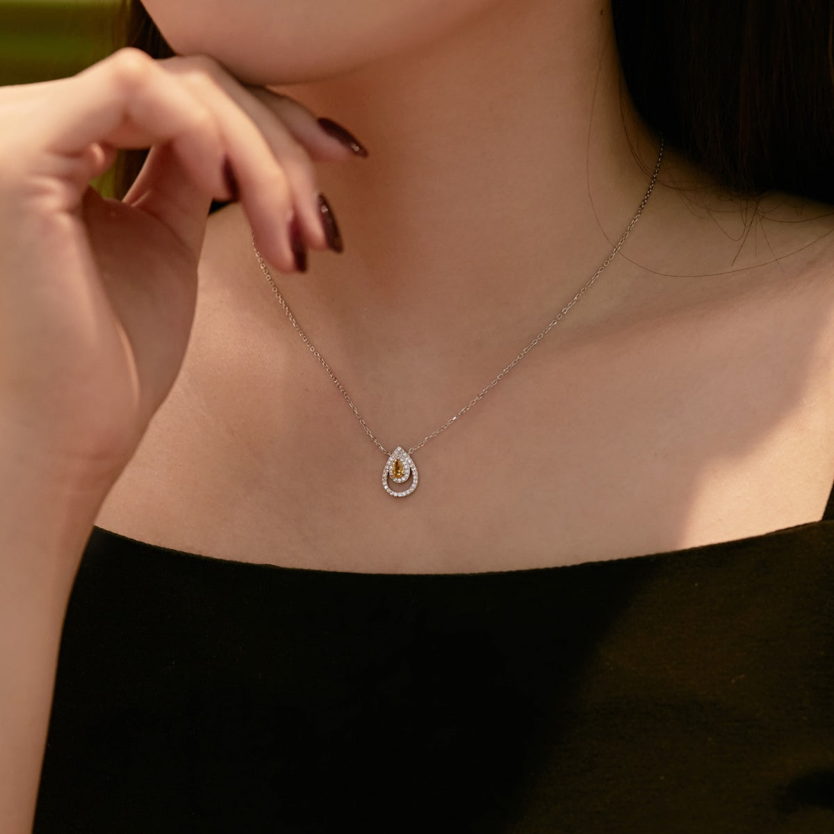 [Love's Uplift]Sparkling Pear Cut Necklace