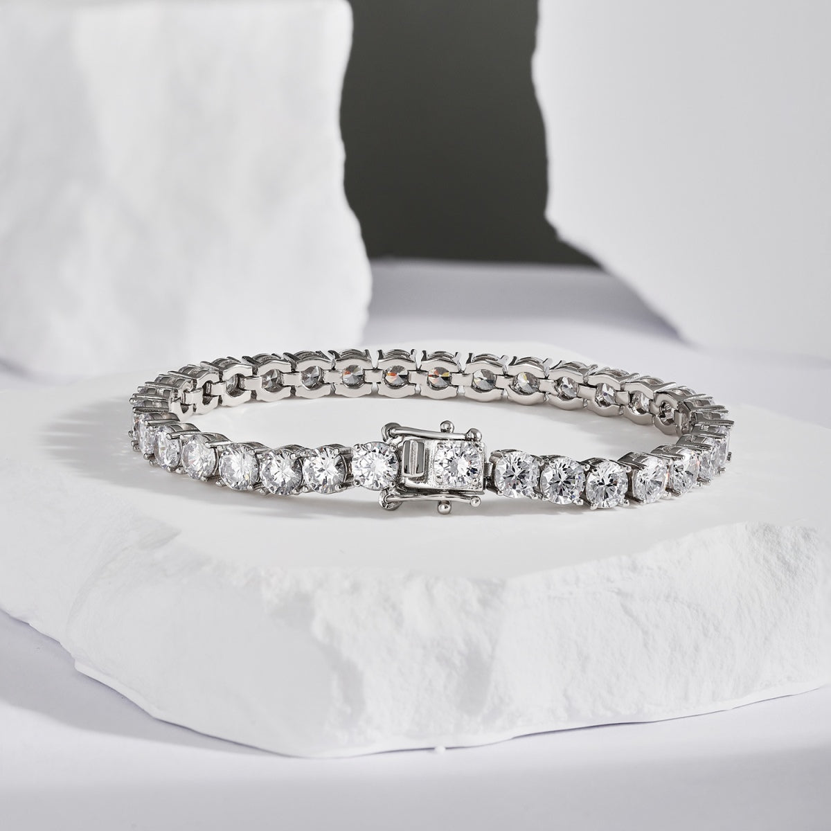 [Love's Uplift]Ornate Sparkling Round Cut Wedding Bracelet