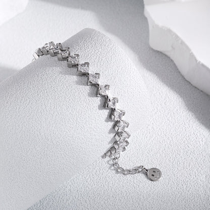 [Love's Uplift]0.5 Carat Ornate Princess Cut Daily Bracelet