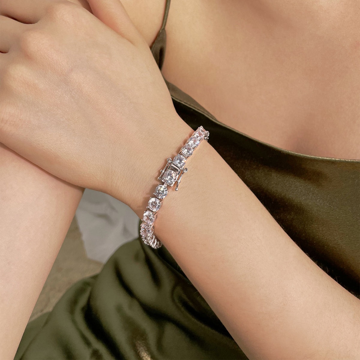 [Love's Uplift]0.75 Carat Dazzling Round Cut Wedding Bracelet