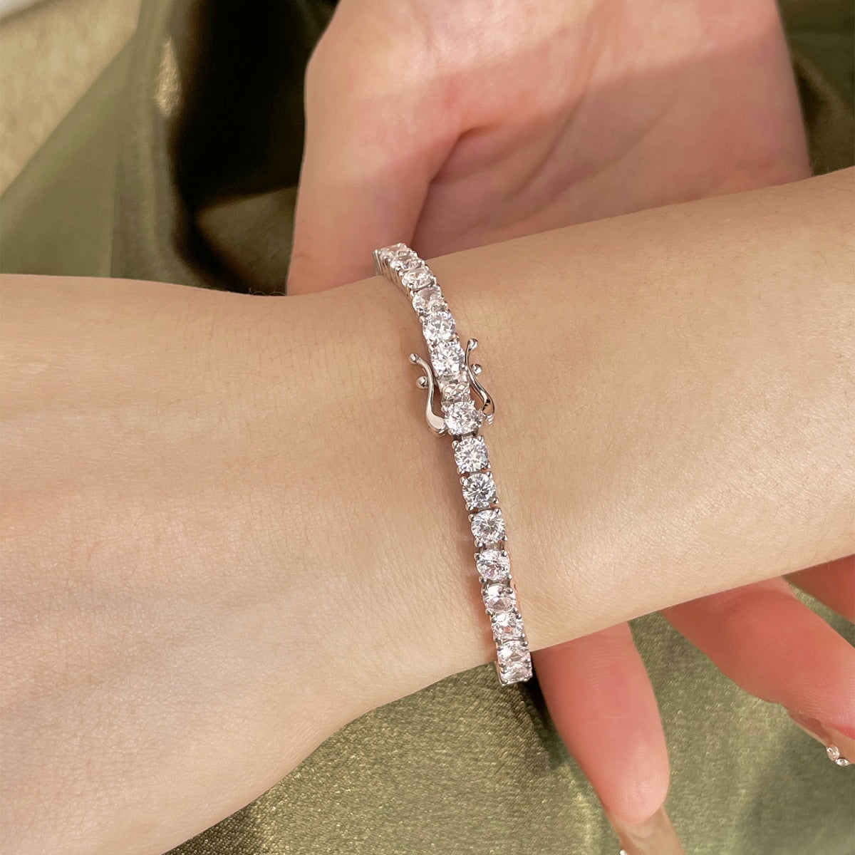 [Love's Uplift]Luxurious Ornate Round Cut Tennis Bracelet