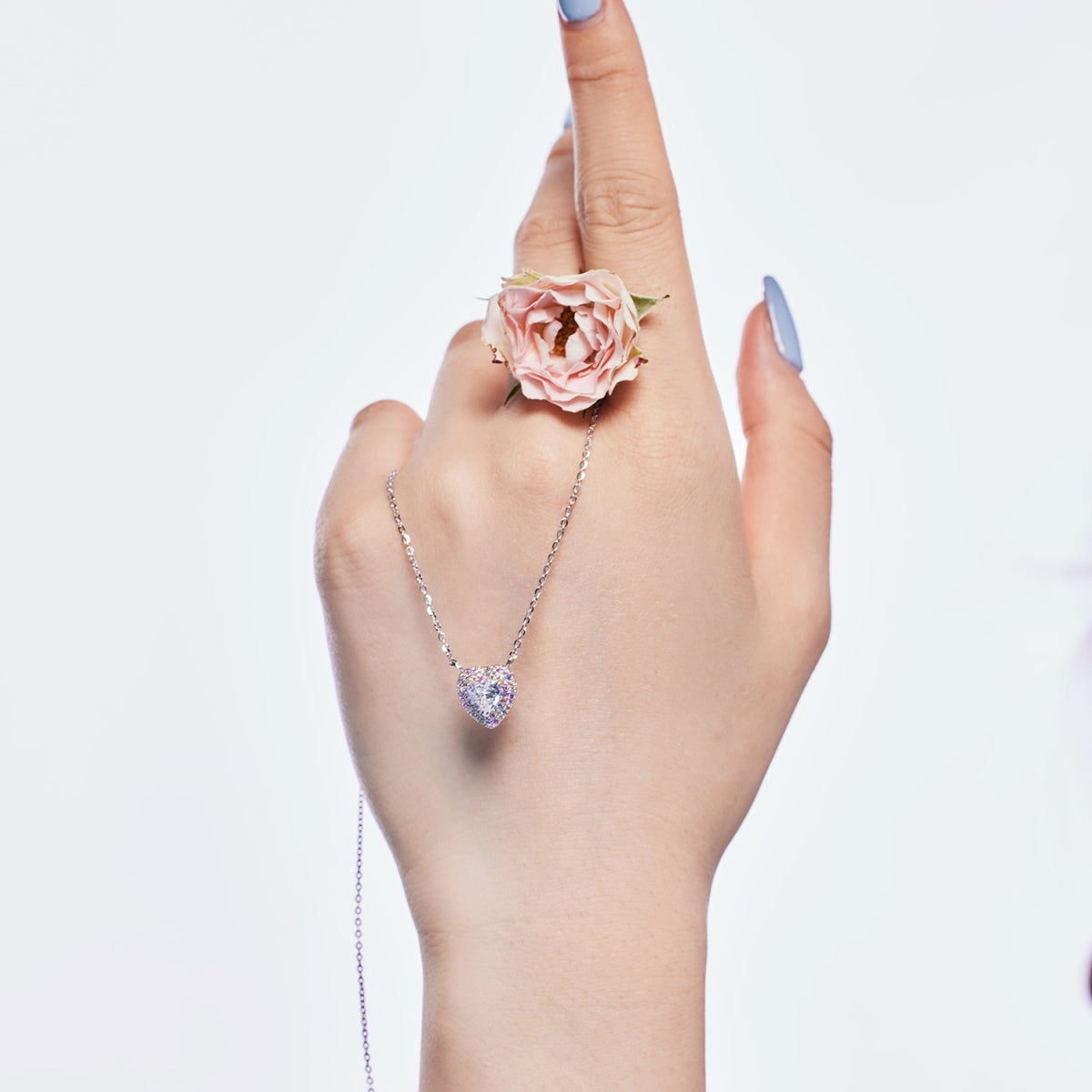 [Love's Uplift]Exquisite Heart Shape Necklace