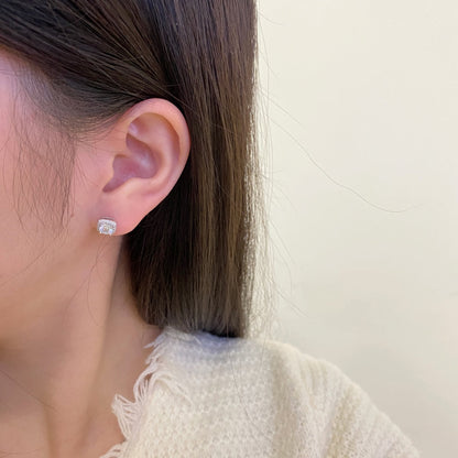 [Love's Uplift]Classic Round Center Stone Stud Earrings