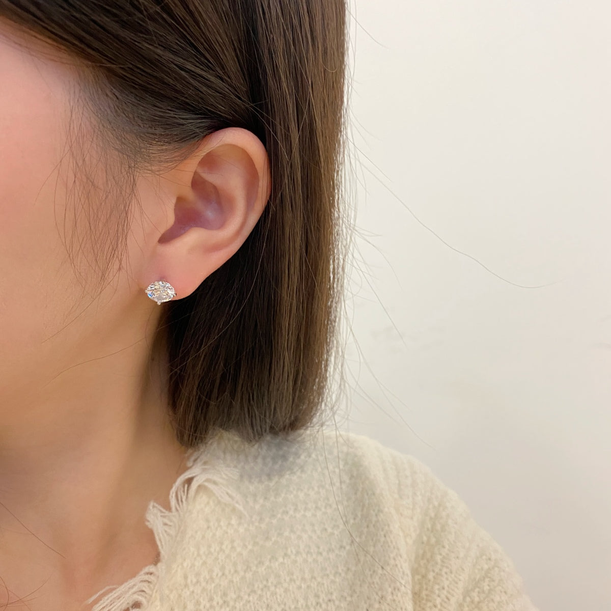 [Love's Uplift]Stylish Shiny Round Center Stone Stud Earrings