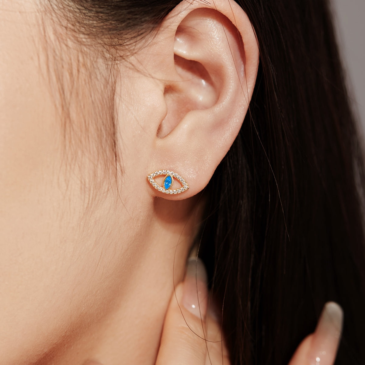 [Love's Uplift]Blue Devil Eyes Hollow Stud Earrings
