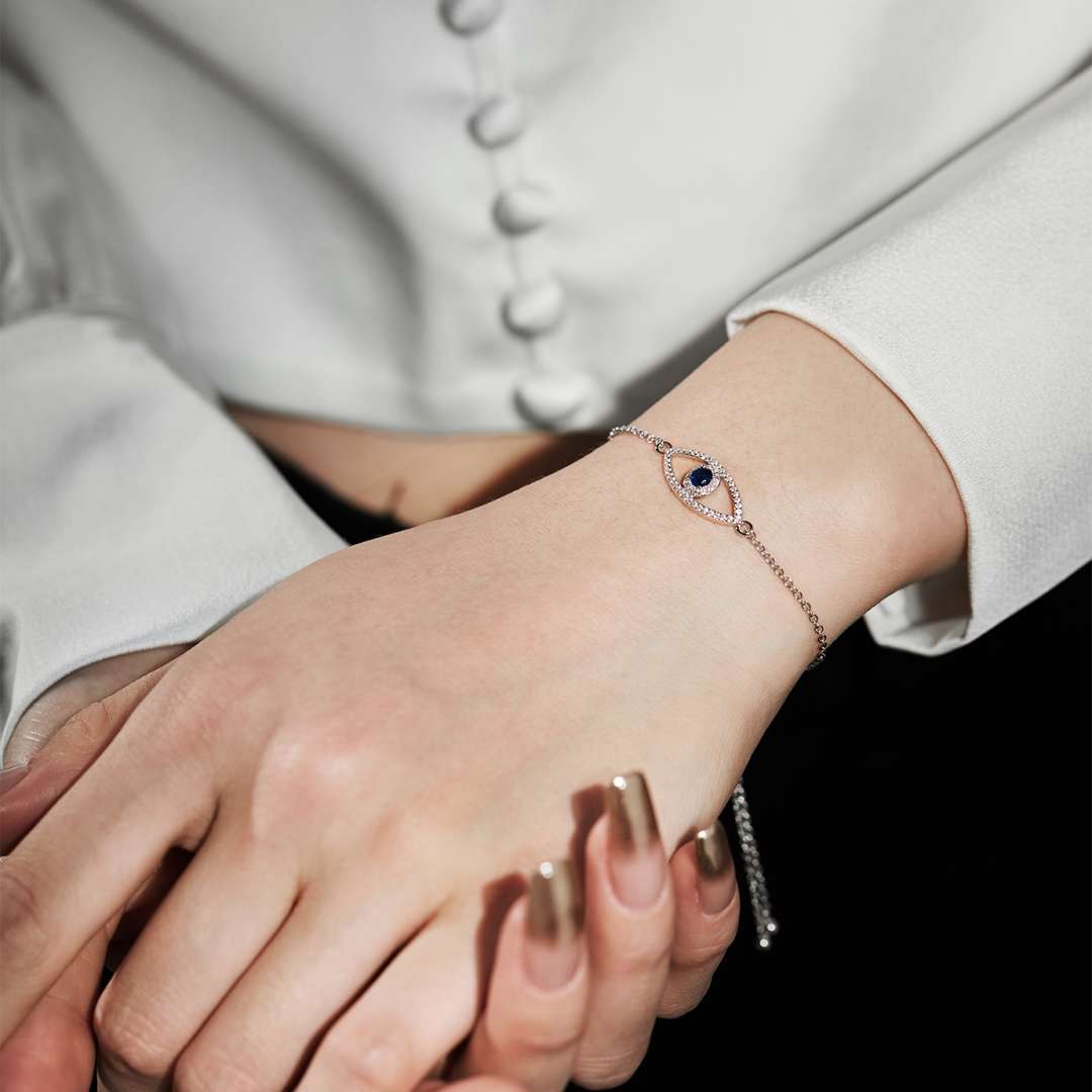 [Love's Uplift]Devil's Eye Hollow Design Bracelet