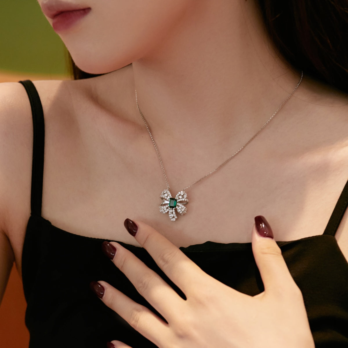 [Love's Uplift]Luxurious Flower Shape Emerald Cut Necklace