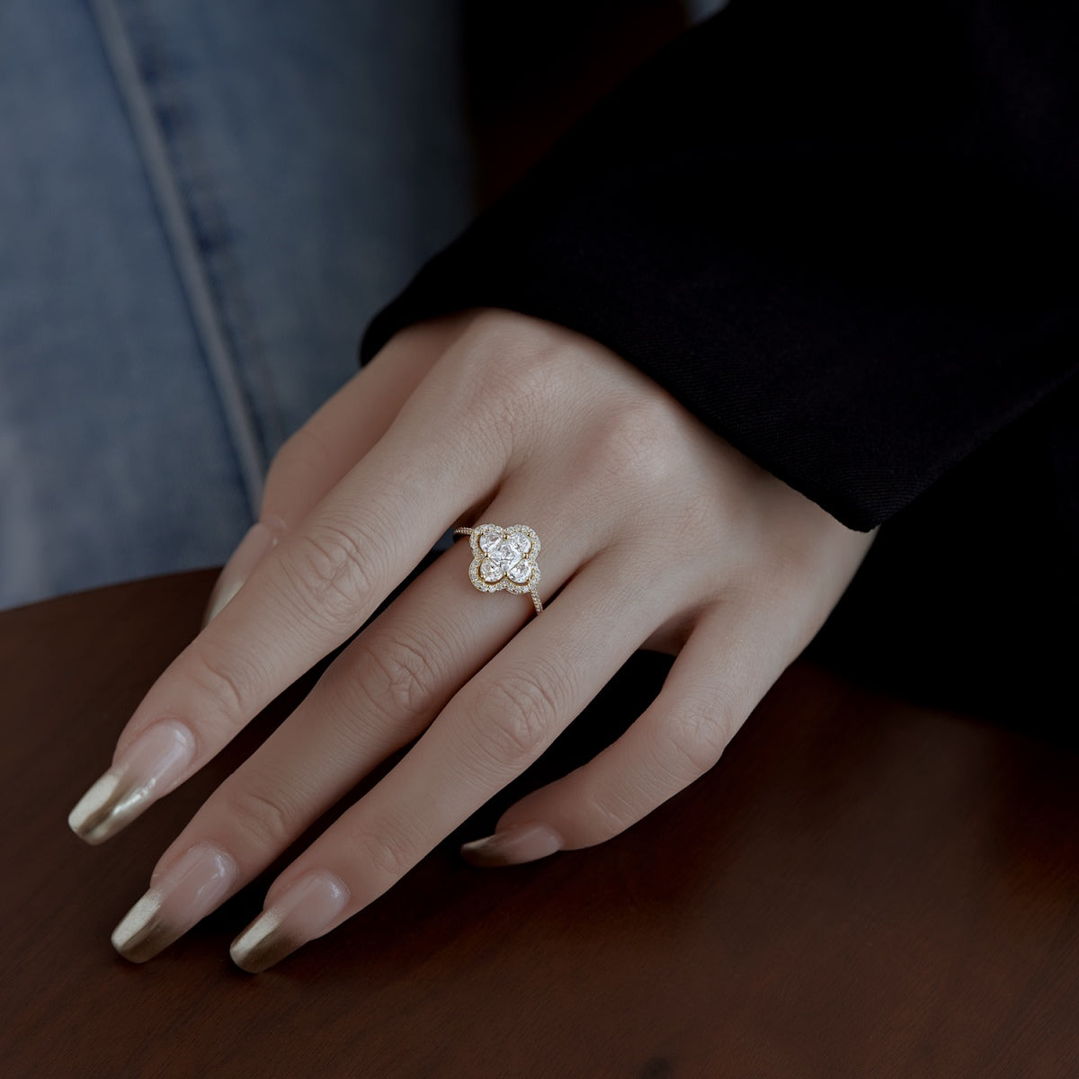 [Love's Uplift]Luxurious Eternity Flower Shape Banquet Ring