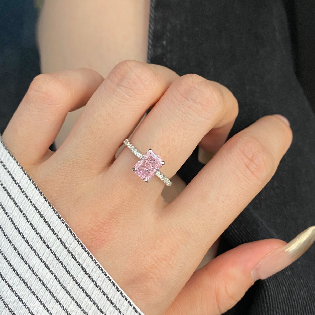 [Love's Uplift]2.0 Carat Dazzling Sparkling Radiant Cut Party Ring