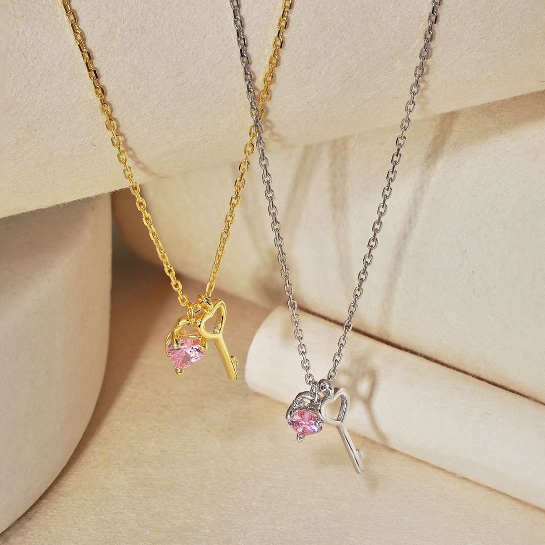 [Love's Uplift]Unique Heart Shape Key Pendent Necklace