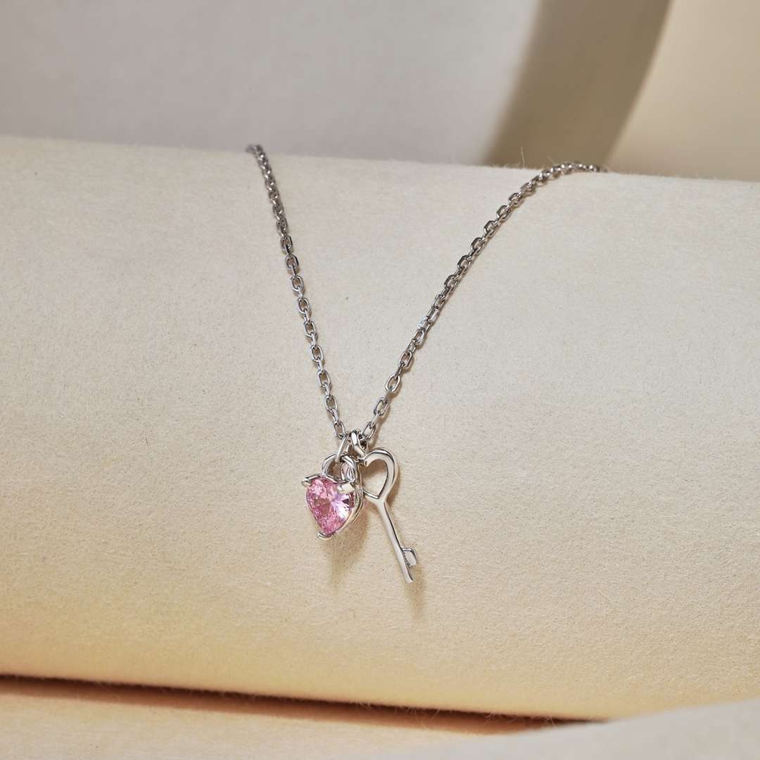[Love's Uplift]Unique Heart Shape Key Pendent Necklace